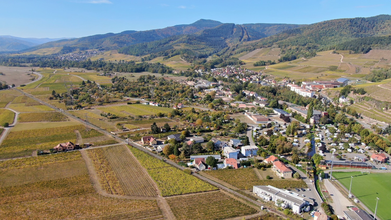 lotissement-terre-et-developpement-terre-eternam-reconversion-friche-turckheim-haut-rhin-drone